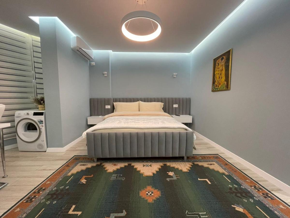Comfort Apartment In City Center Тирана Екстер'єр фото