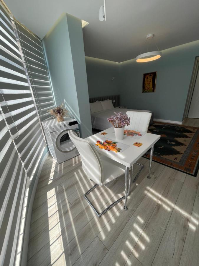 Comfort Apartment In City Center Тирана Екстер'єр фото