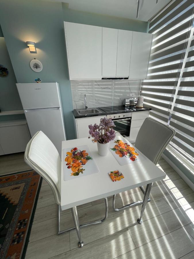 Comfort Apartment In City Center Тирана Екстер'єр фото