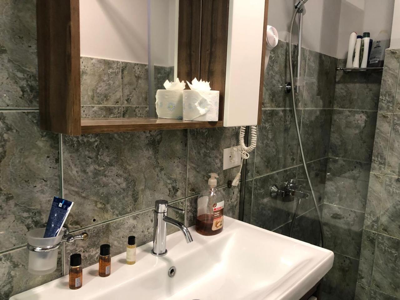 Comfort Apartment In City Center Тирана Екстер'єр фото